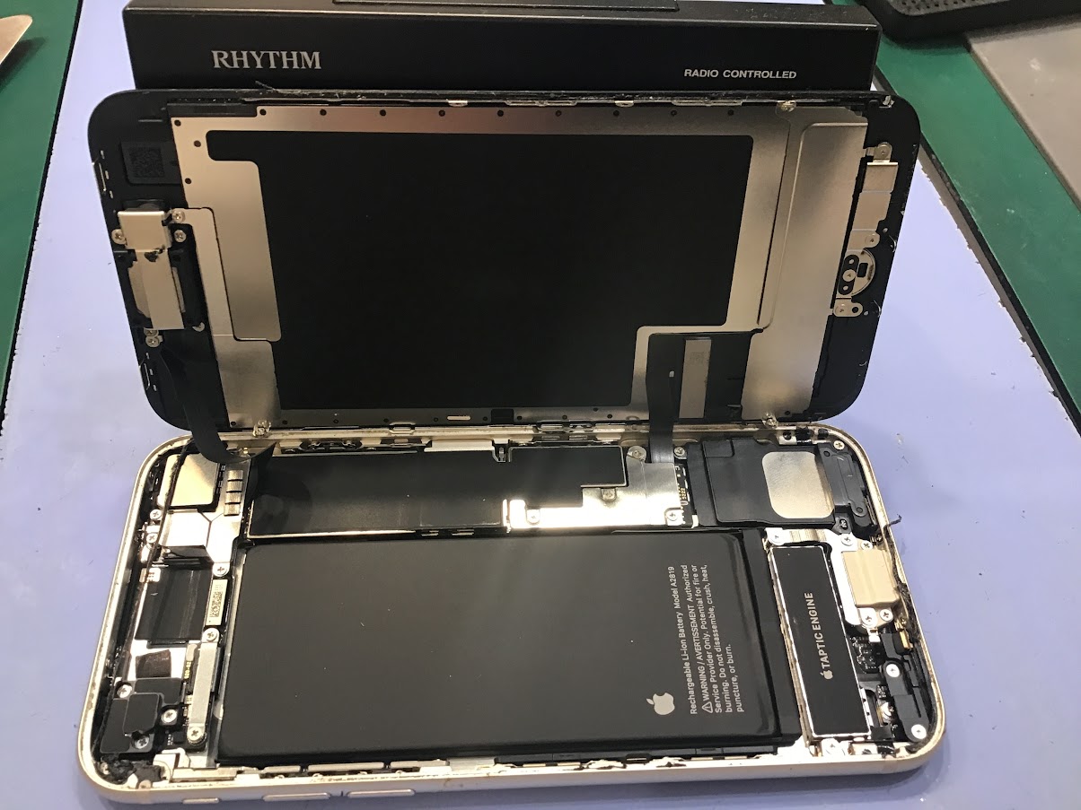 iPhone８のバッテリー交換ならデータそのまま作業可能なスマホ修理工房グランデュオ蒲田店へ！